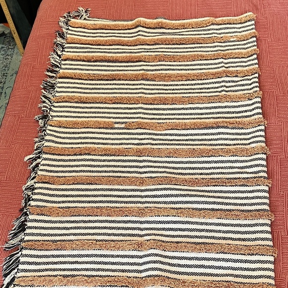 Striped Fringe Accent throw Blanket natural tones - Picture 12 of 14